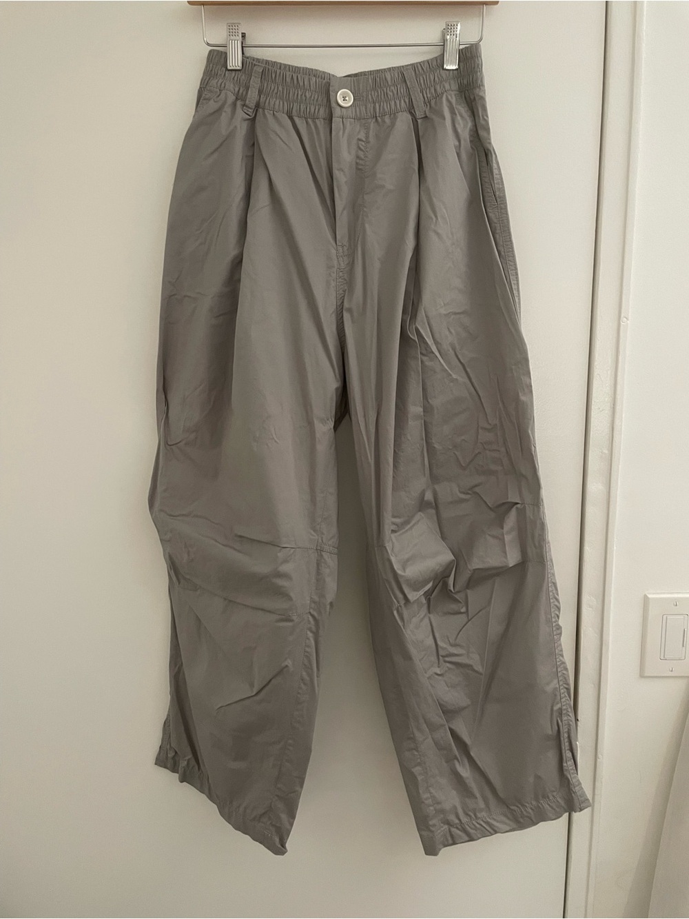 Zara grey barrel pant- lightweight material. Size small.
